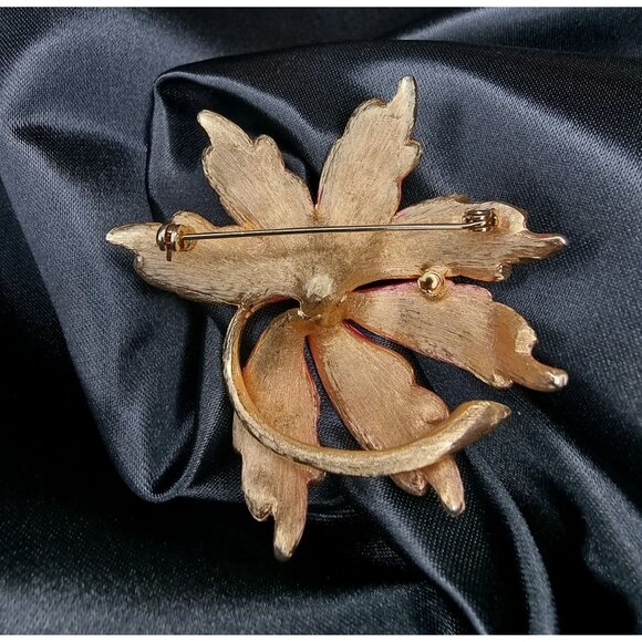 Vintage Pink Floral Brooch With Gold-Tone Metal & Textured Petals - Picture 5 of 5